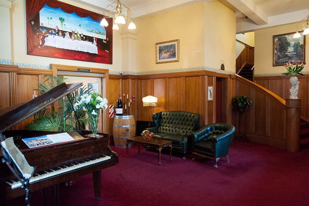 Hotel The County